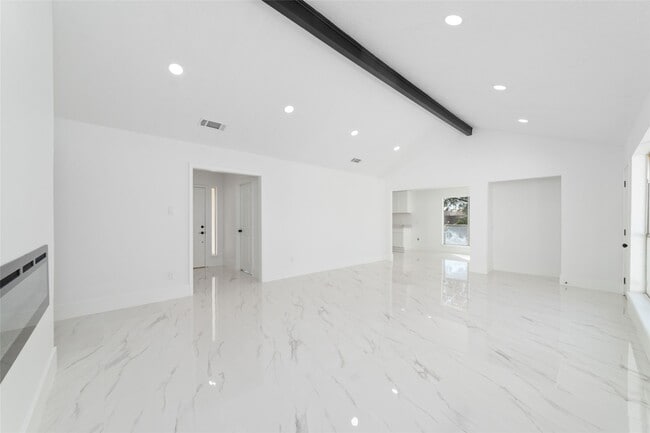 Building Photo - 13330 Agarita Ln