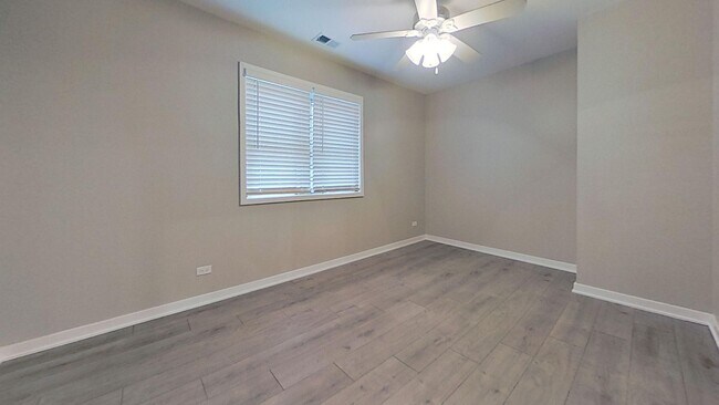 Photo - Recently Updated Raised First Floor East Lakeview One Bedroom Unit 739 1R