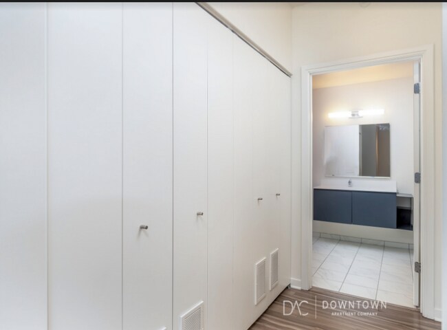 Photo - 110 W Superior St Unit 905