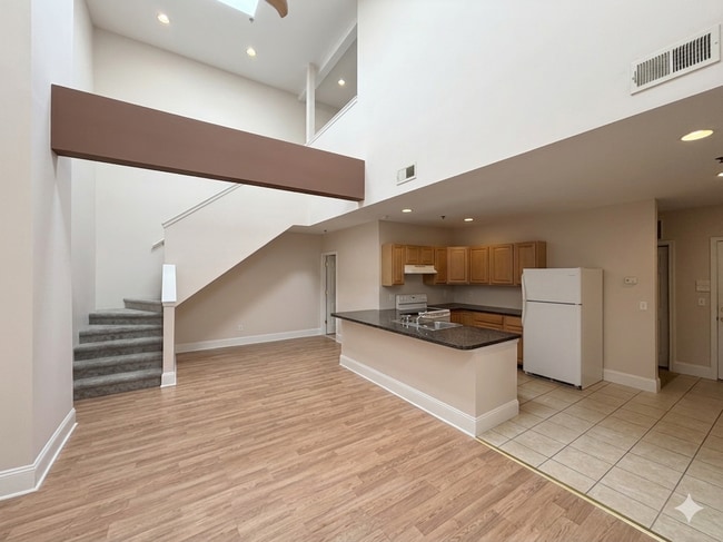 Building Photo - Adams Ave. Unit 2