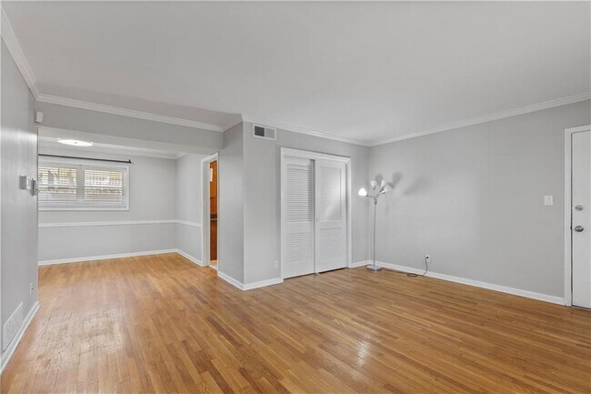 Photo - 3660 Peachtree Rd NE Unit A2