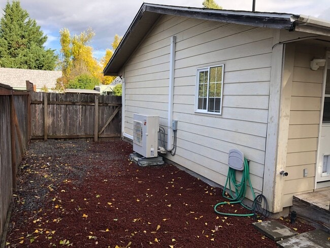 Photo - Updated 3 bedroom, 2 bathroom duplex in Sp...