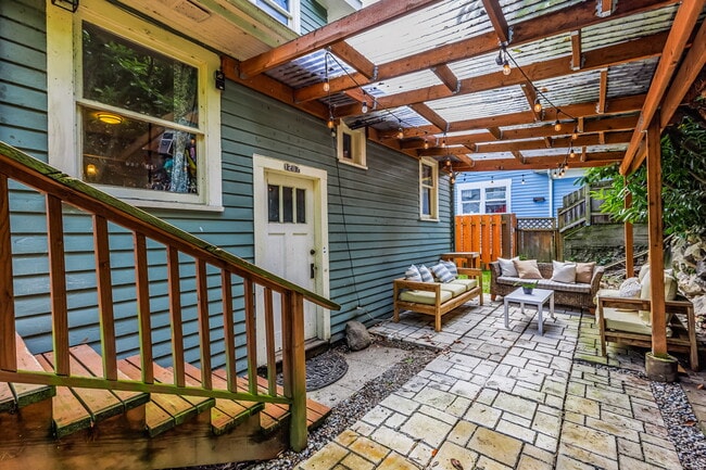 Covered outdoor - 1207 Aurora Ave N