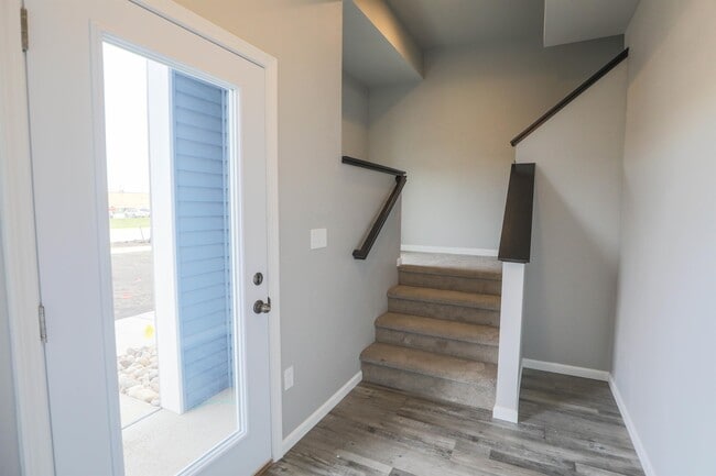 Photo - 3309 6th Way E