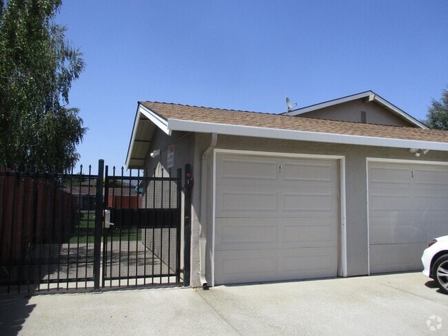 Building Photo - 8158 Kelton Dr Rental