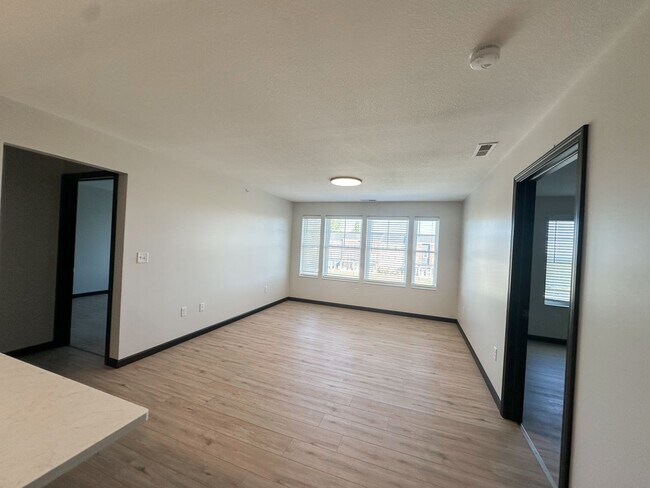 Photo - New! Beautiful 2 Bed, 2 Bath Apartment in ... Unit 2010-304