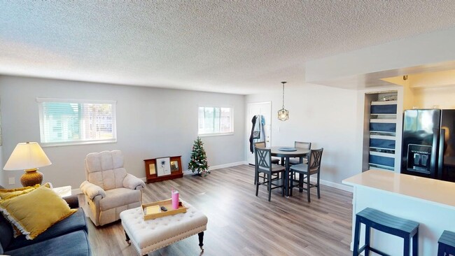 Photo - 105 47th Ave Dr W