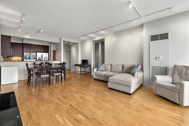 Photo - 1211 S Prairie Ave Unit 3205
