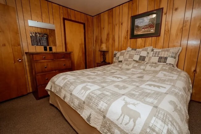 Photo - 165 E White Mountain Blvd