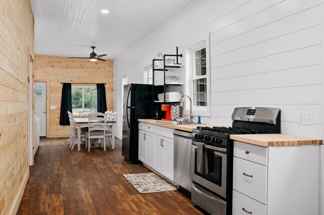 Photo - 2592 US Highway 31 N