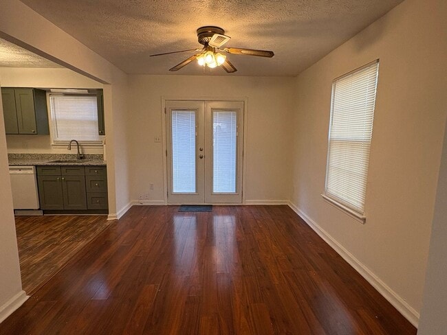 Photo - 366 Deputy Ln