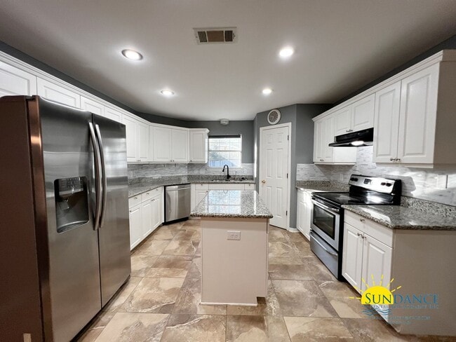 Photo - Elegant 3 Bedroom Home with Solar Panels!