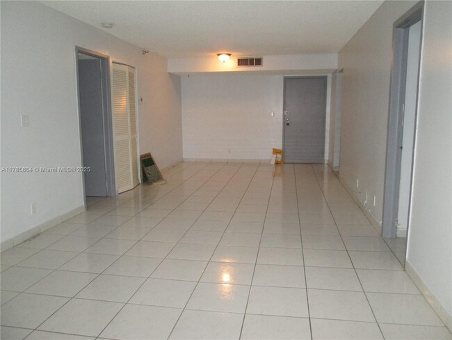 Photo - 290 174th St St Condo Unit 404