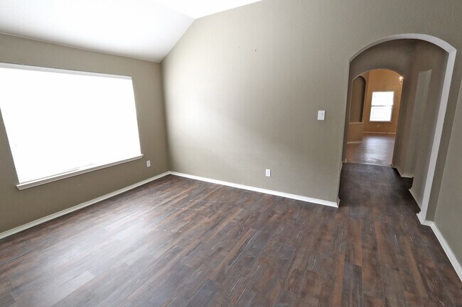 Photo - 1000 Warbler Ln