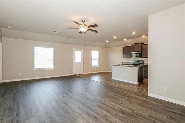 Photo - 1600 Maroon Dr