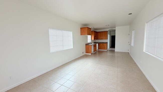 Photo - 381 S 37th St