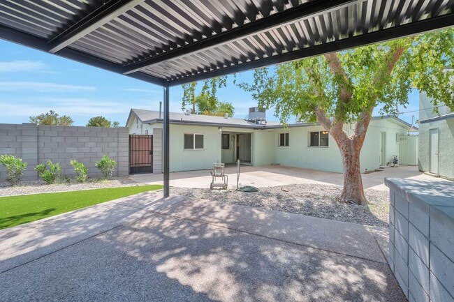 Photo - Amazing house on huge lot near ASU