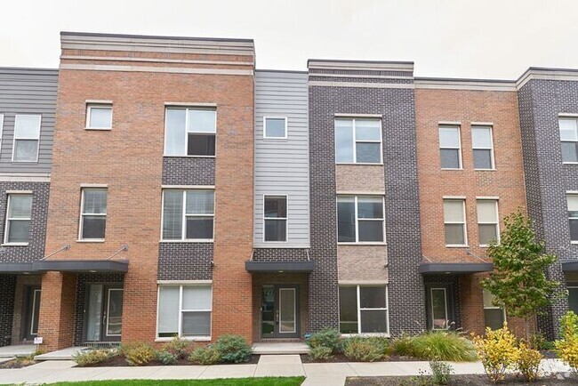 Building Photo - Like New Townhome With Your Own Rooftop Vi...