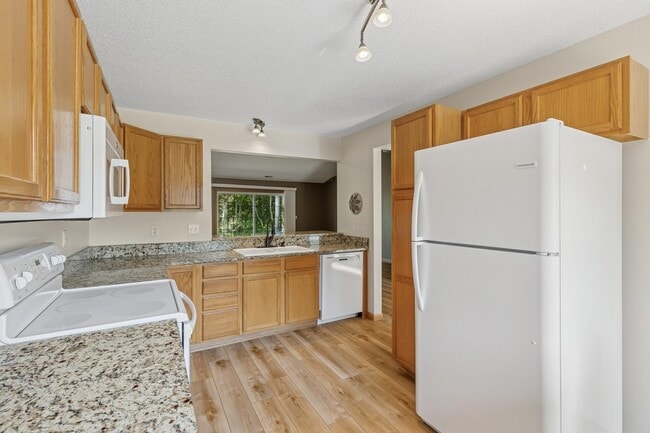 Photo - 220 Emerson Ave E