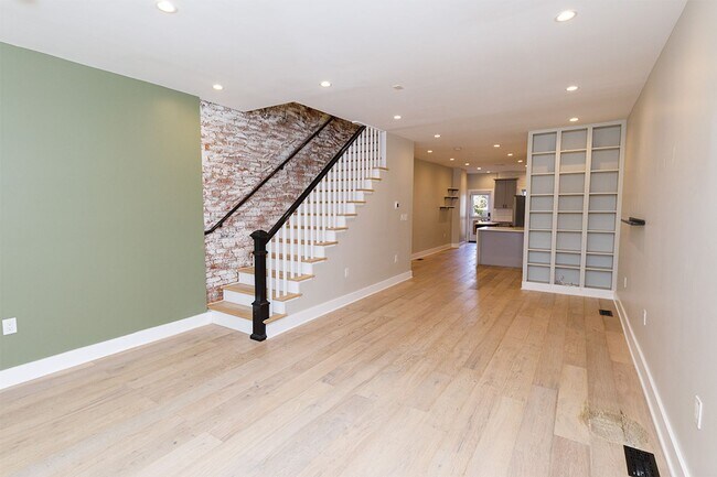 Photo - Beautifully Updated 4 Bed/3.5 Bath Row-Hom...