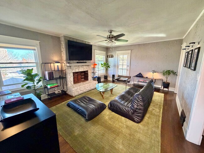 Photo - 3836 Wyandotte St