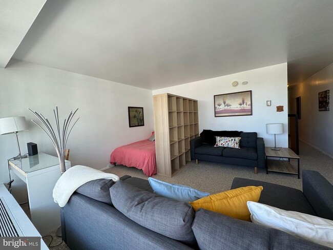 Building Photo - 1435 4th St SW Unit B602