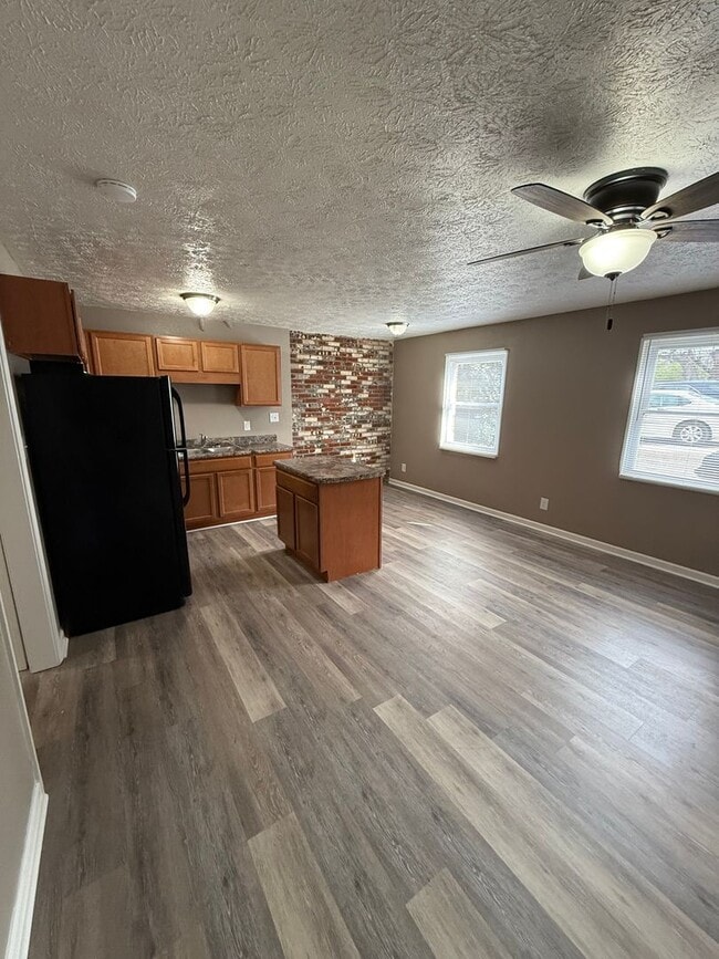 Photo - Evergreen Apartments