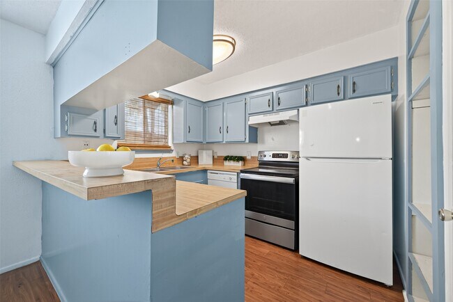 Photo - 7714 Renwick Dr Unit D13