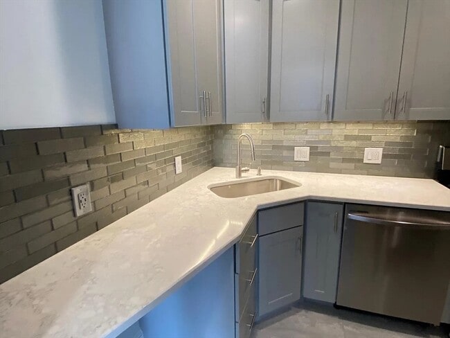 Building Photo - 87 Farragut Rd Unit 1 Rental