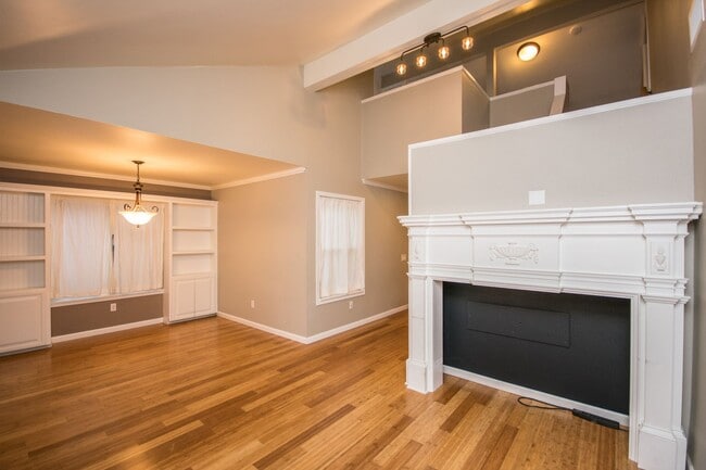 Building Photo - Lovely Home in the Alta Mira Community!