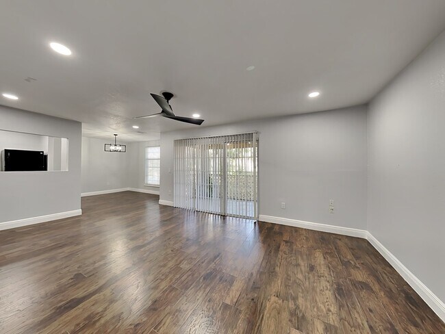 Photo - 3979 Versailles Dr