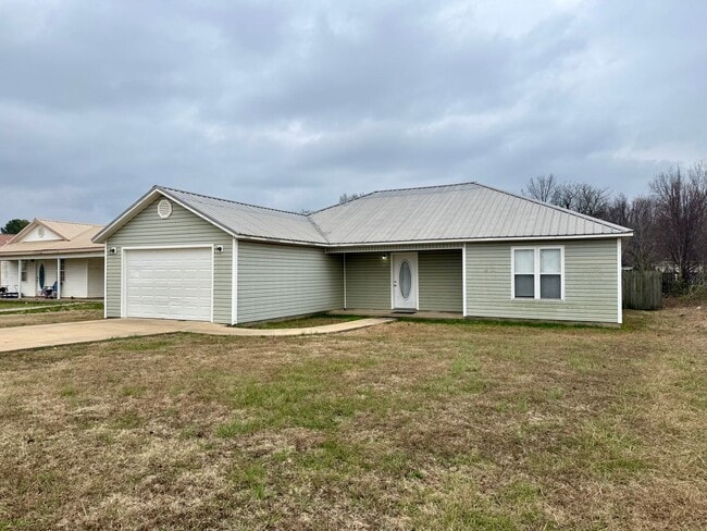 Photo - 3 Bedroom/2 Bathroom Home in Paragould AR - $1,350/month