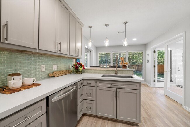 Building Photo - 1912 Foxtail Pl