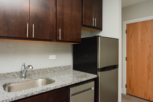 Photo - 533 W Belden Ave Unidad 301B