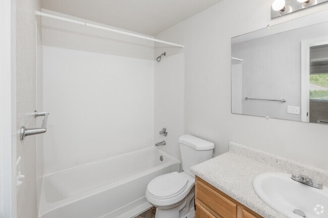 3BR, 2BA - 1047SF