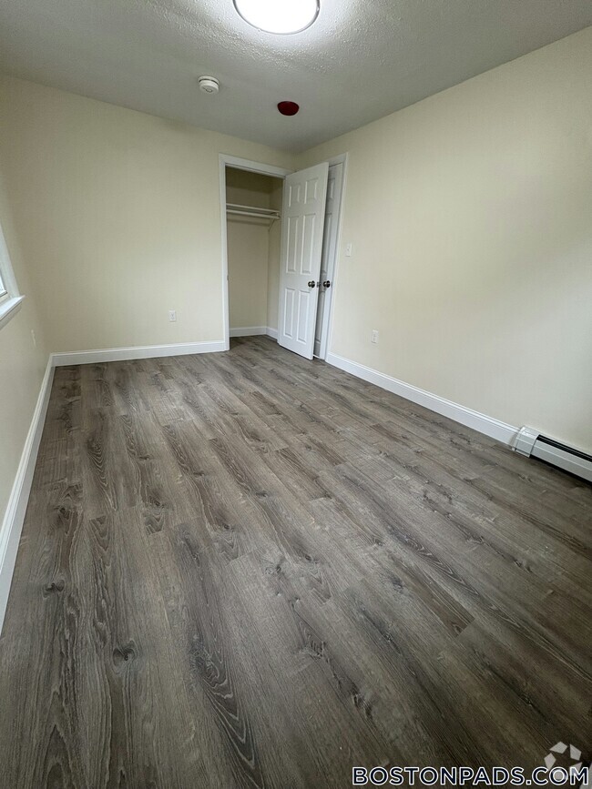 Building Photo - 9 River Dr Rental