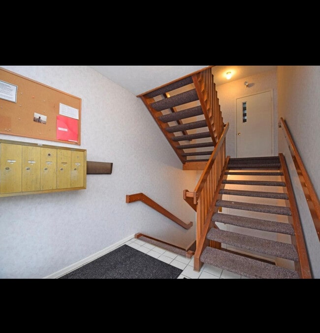 Entrance Stairs - 7392 Ridgepoint Dr Unit 6