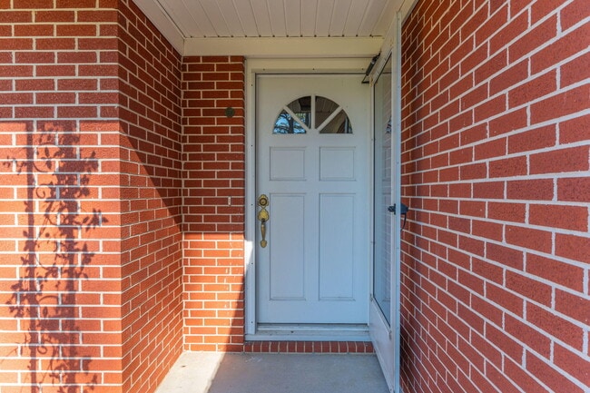 Photo - 194 Oaklawn Square House