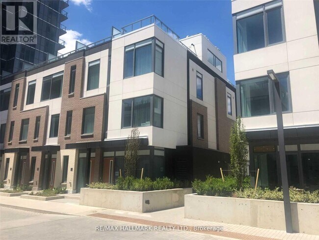 Photo - 1010 Portage Pkwy