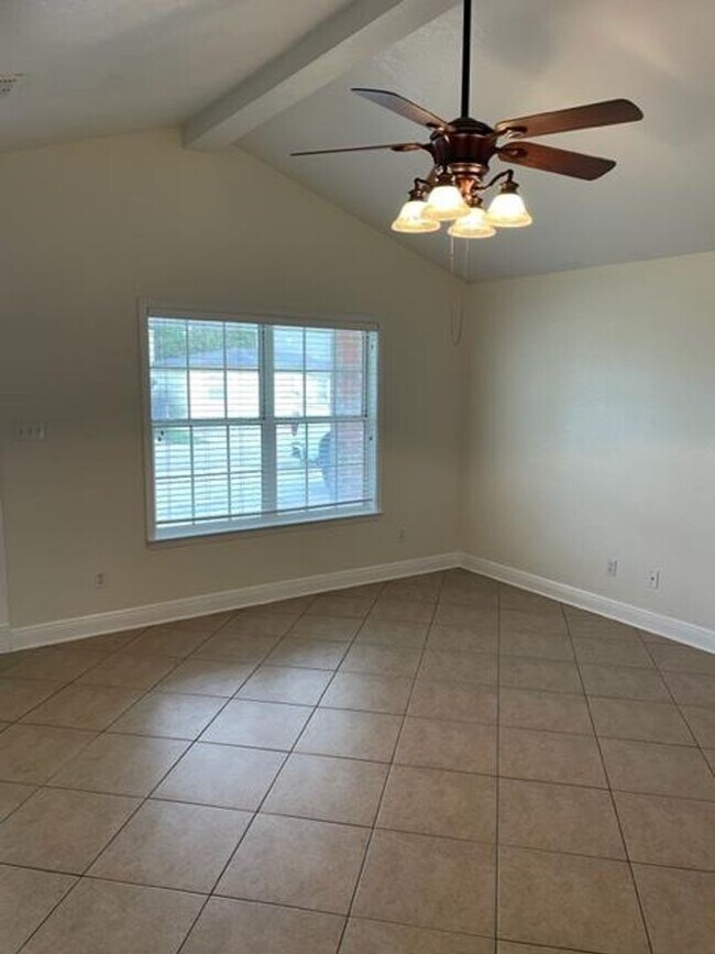 CUTE HOME in a GREAT LOCATION!! 3 Bedroom Rental House Rental in