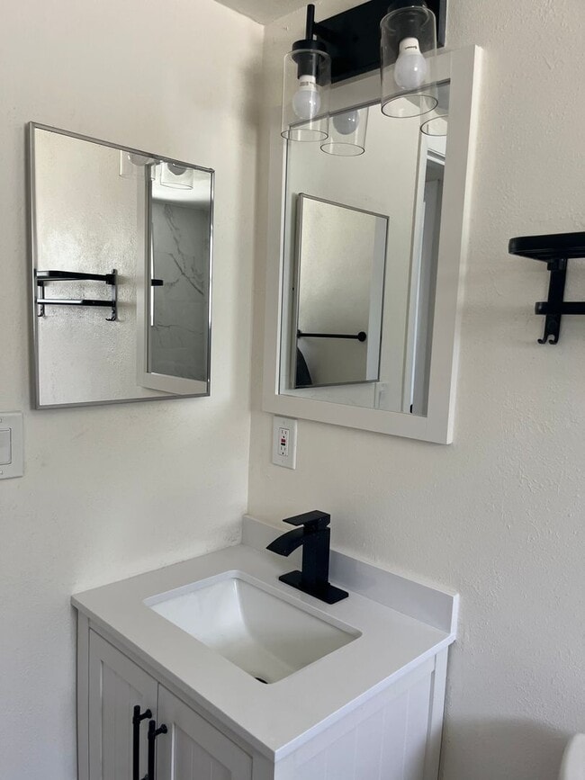 Photo - 721/723 Burdick Ave Unit 721