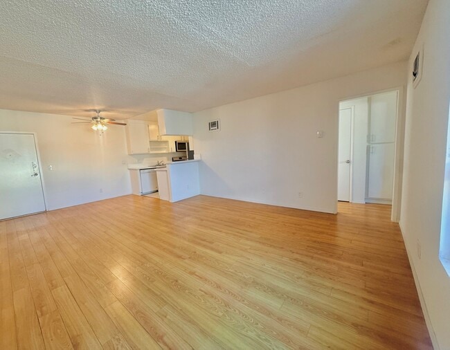Photo - Western Serrano Ave Apartments