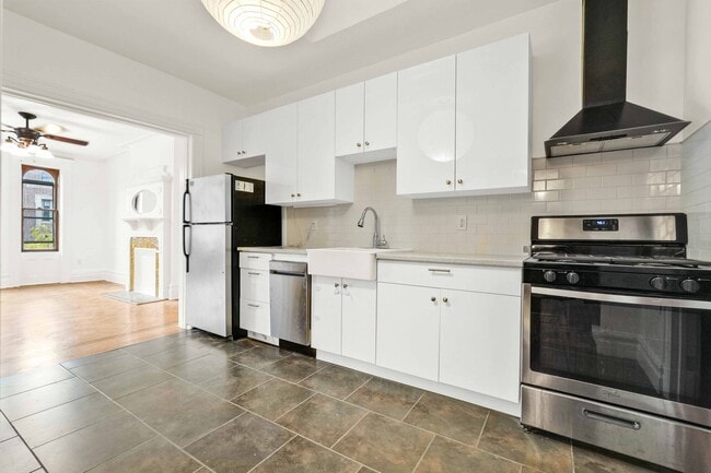 Building Photo - 678 Sterling Pl Unit 3