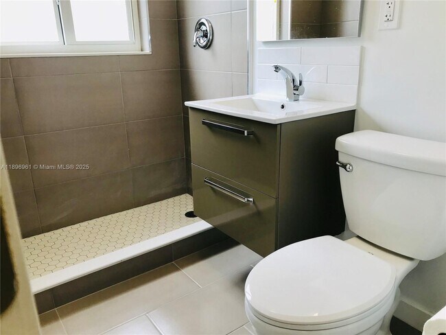 Photo - 5454 NW 5th Ave Unidad 5500