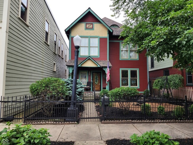 Photo - 239 E 11th St