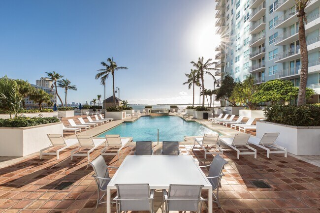Yacht Club at Brickell Apartments