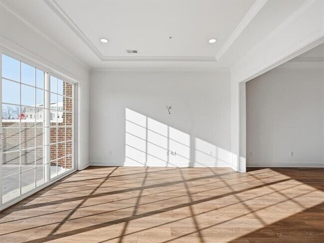 Photo - 302 Highbridge Ln