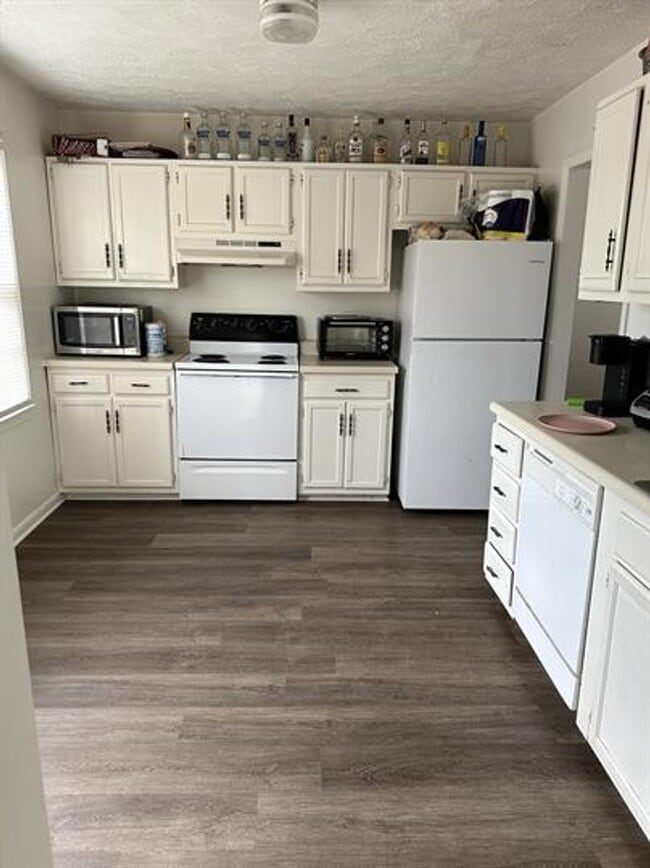 Photo - Spacious Townhome Near Campus