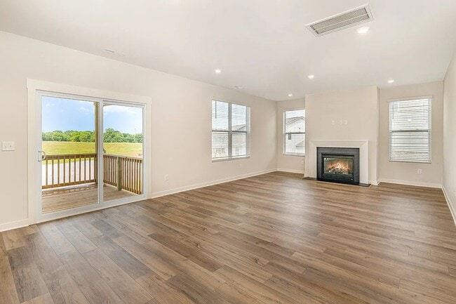 Photo - 531 Sugarberry Ct