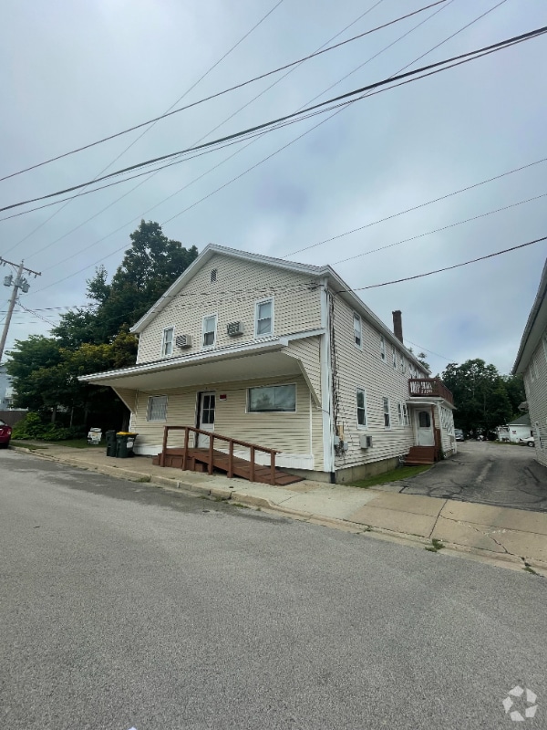 Building Photo - 117 Sycamore St Rental